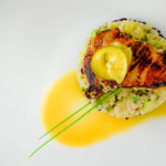 Halibut cheeks with golden kiwi, avocado, and macadamia tartare, served with black rice and golden kiwi sauce - Diversivore.com