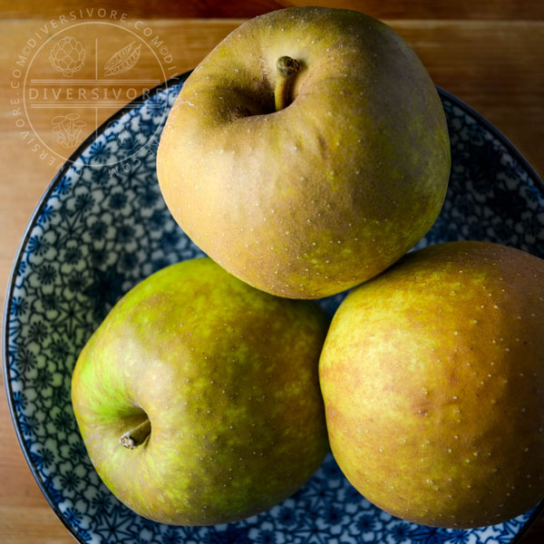 Belle de Boskoop apples in a bowl