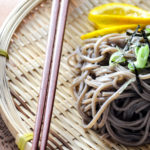 Mandelo (Cocktail Grapefruit) Zaru Soba - cold Japanese buckwheat noodles with a citrus dipping sauce (mentsuyu) - Diversivore.com