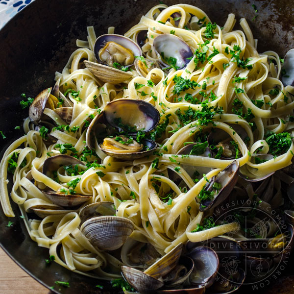 Pasta alle vongole with clams and linguine in a large wok