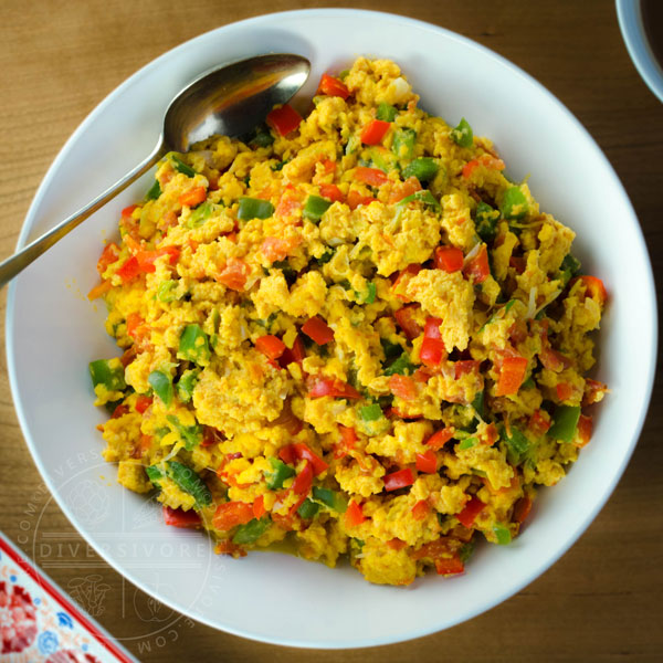 Perico - Colombian/Venezuelan scrambled eggs with peppers, tomatoes, and onions, served in a shallow white bowl