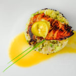 Halibut cheeks with golden kiwi, avocado, and macadamia tartare, served with black rice and golden kiwi sauce - Diversivore.com