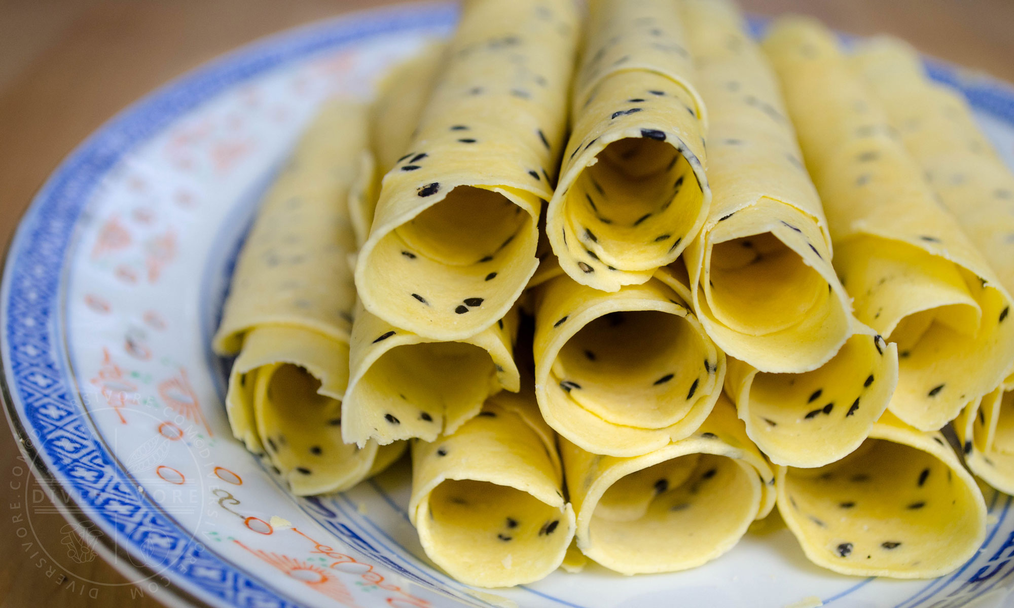 Chinese Crispy Egg Roll (Biscuit Roll) Cookies on a patterned Chinese plate