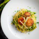 Seared scallops with asparagus ribbons and lemon spaghettini - Diversivore.com