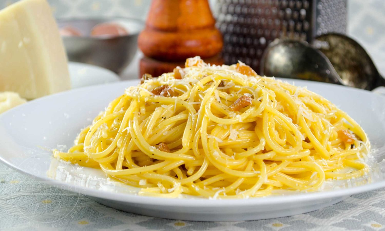 Spaghetti Carbonara with guanciale and pecorino Romano cheese - Diversivore.com