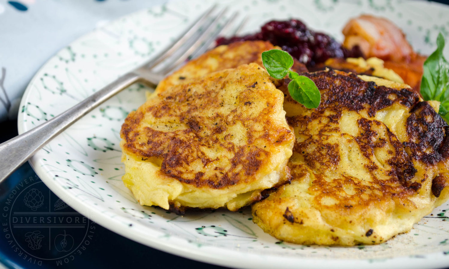 Potatisbullar - Swedish potato cakes - served with cranberries and bacon - Diversivore.com