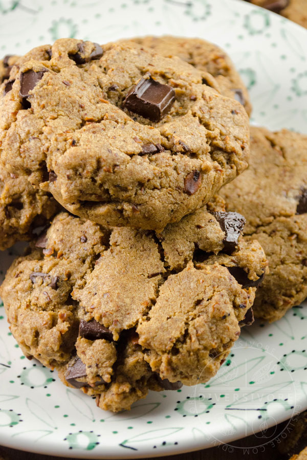 Chocolate chunk cookies with brown butter and toasted oats