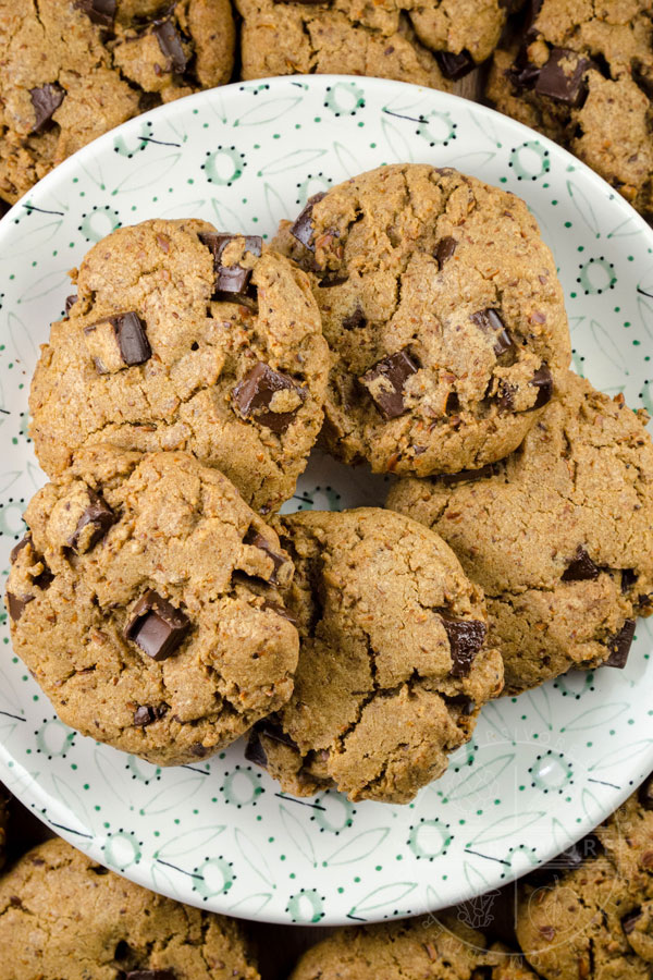 Chocolate chunk cookies with brown butter and toasted oats